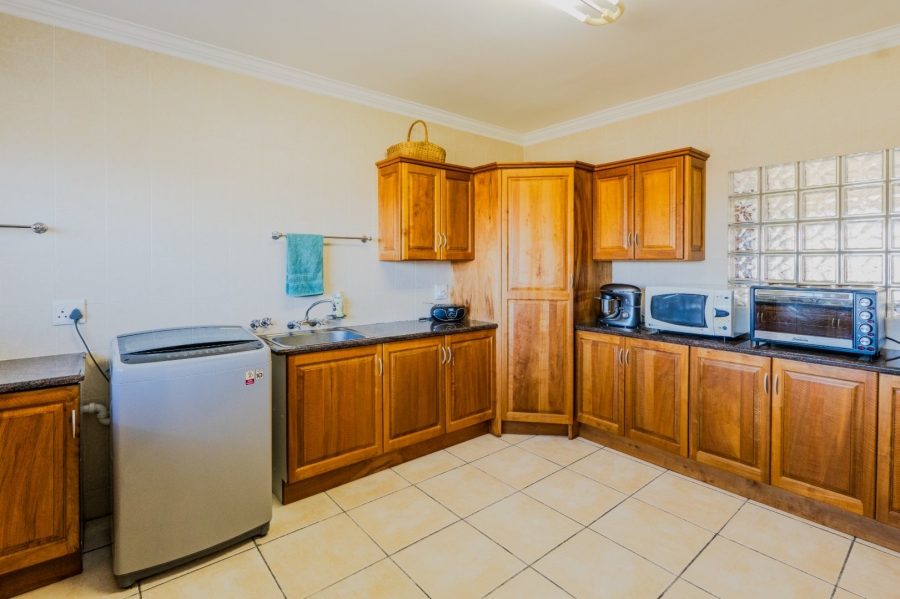4 Bedroom Property for Sale in Stilbaai Wes Western Cape